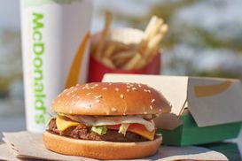 McDonald's тепер готує бургери з рослинним м'ясом: де можна придбати