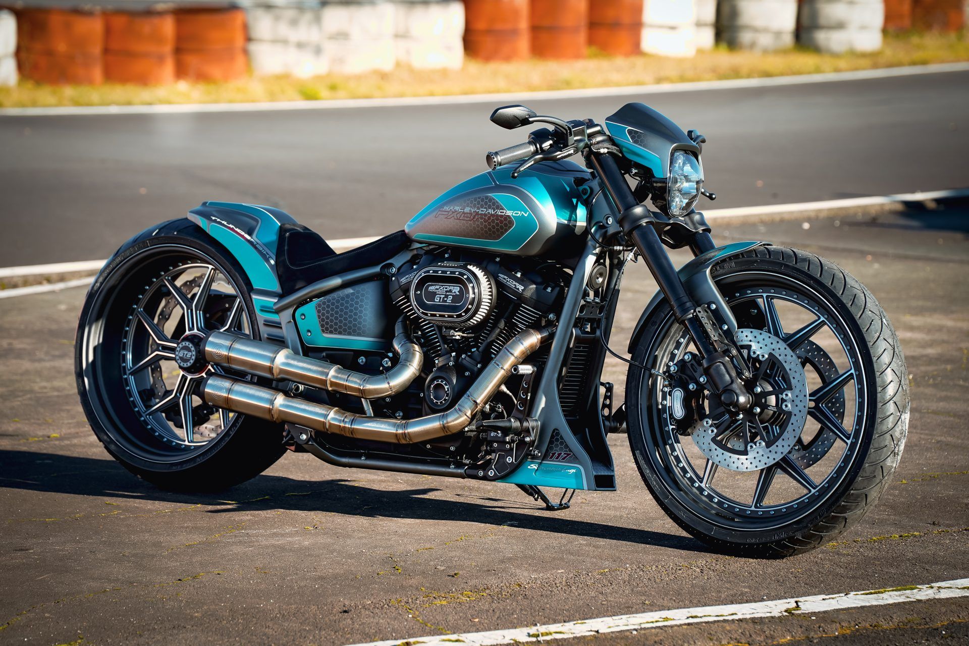 Harley-Davidson Softail FXDR перетворили на ідеальний байк для треку