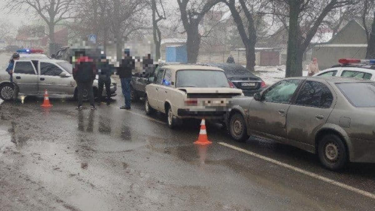 ДТП в Одесі: зіткнулися 6 автомобілів, одного водія відвезли у лікарню