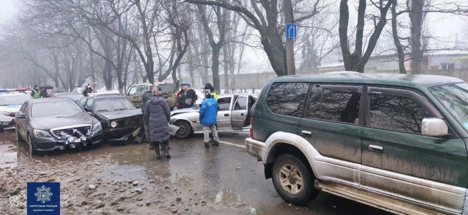ДТП в Одесі: зіткнулися 6 автомобілів