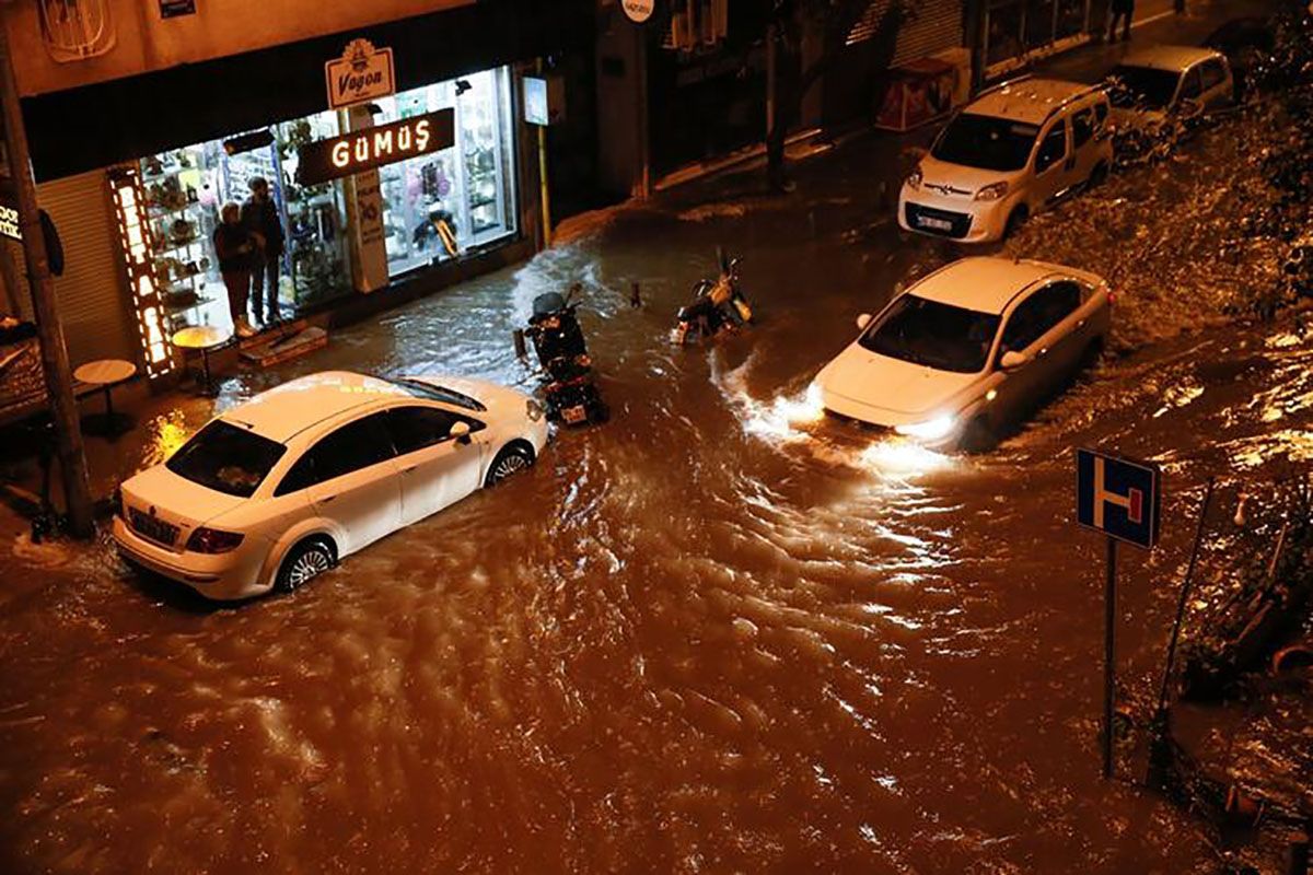 Турецкий Измир в феврале 2021 накрыли наводнения: есть жертвы – фото
