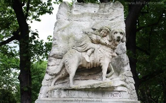 Пам'ятник сенбернару-рятівнику Баррі