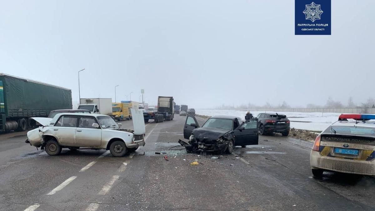 В Одесі ВАЗ спровокував масштабну ДТП із 2 авто та Jaguar В Одесі ВАЗ спровокував масштабну ДТП із 2 авто та Jaguar