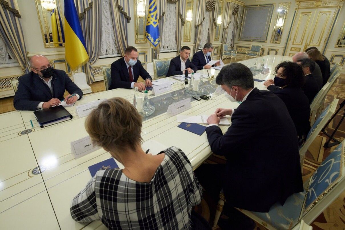 Зеленский обсудил с послами ЕС и G7 санкции против Козака