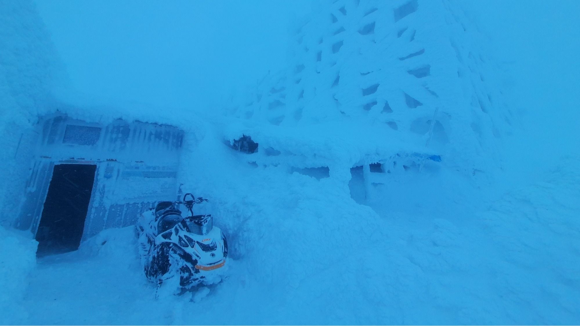 У Карпатах – хурделиця та сніголавинна небезпека: що відомо У Карпатах – хурделиця та сніголавинна небезпека: що відомо