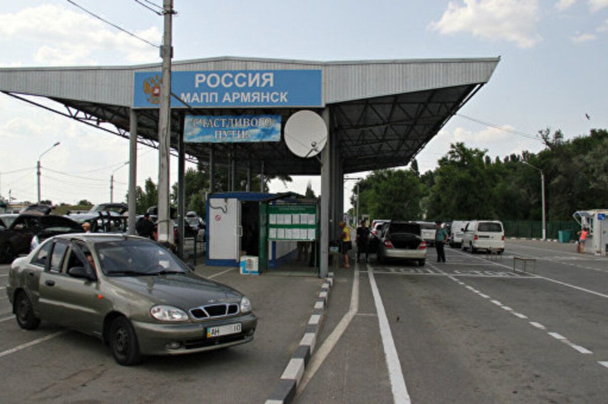 Жінка начебто незаконно намагалась потрапити на територію півострова Жінка начебто незаконно намагалась потрапити на територію півострова