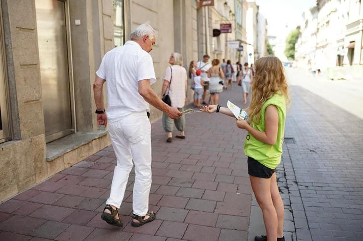 З якого віку неповнолітні в Україні можуть працювати З якого віку неповнолітні в Україні можуть працювати
