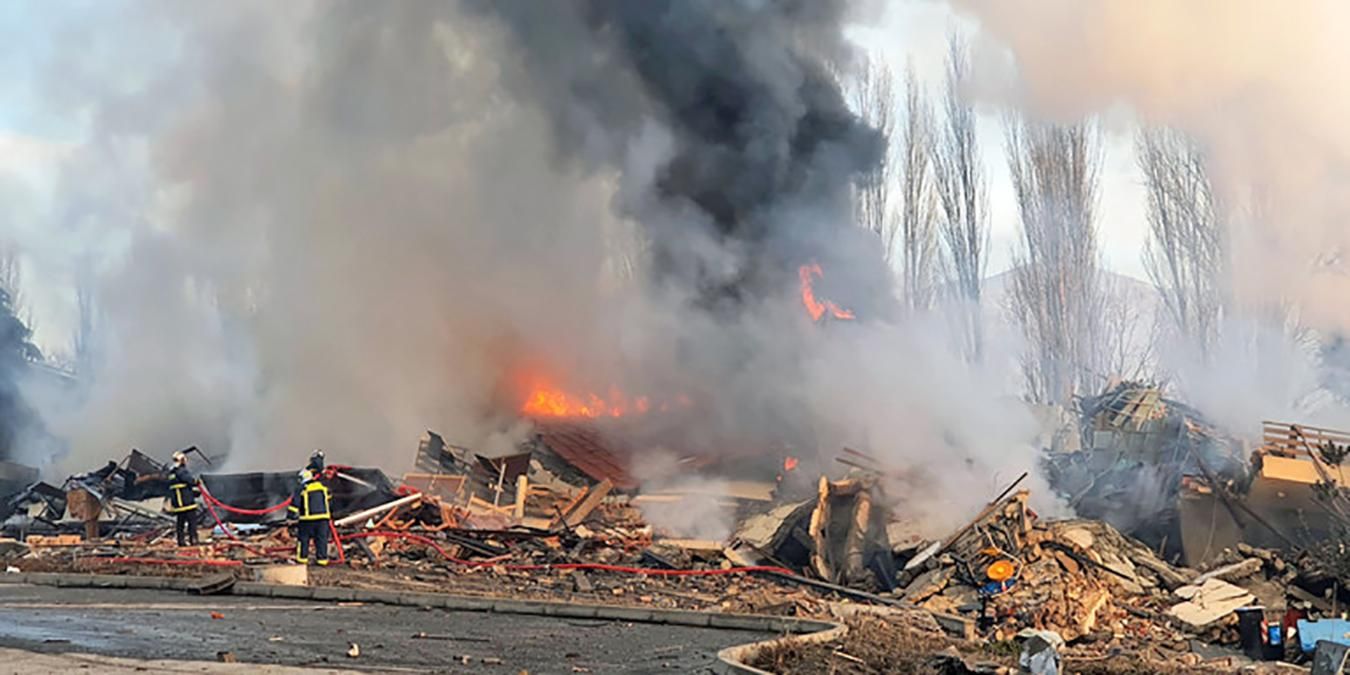 У Греції потужний вибух зруйнував триповерховий готель: відео