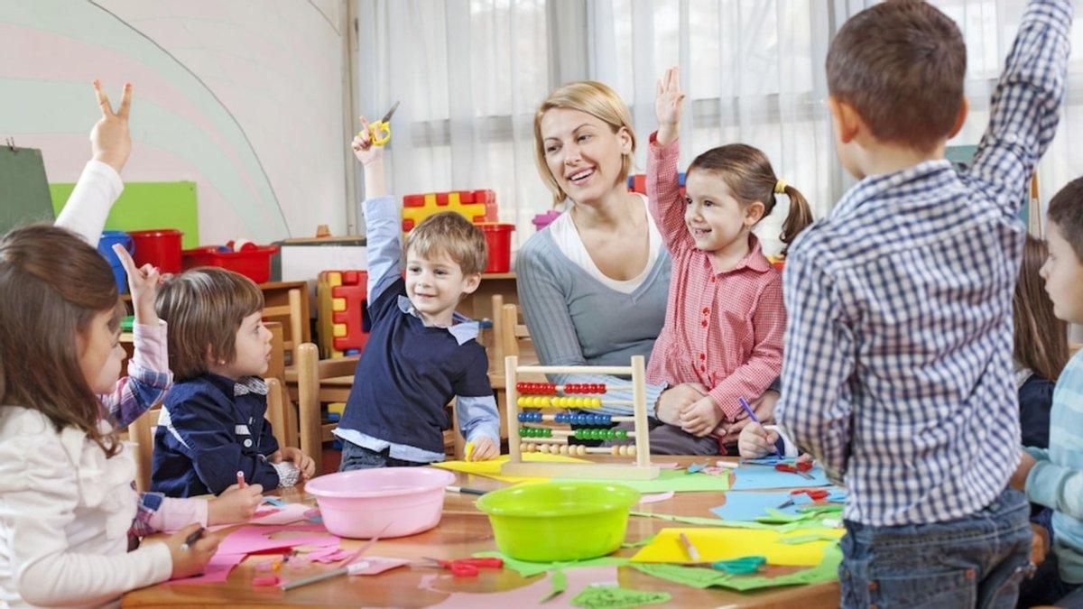 Низкая зарплата и нехватка кадров: как работают воспитатели в садиках Низкая зарплата и нехватка кадров: как работают воспитатели в садиках
