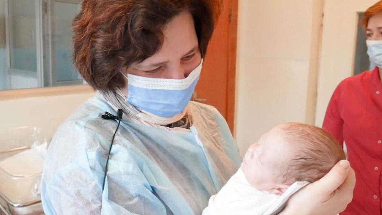 Шлях до одужання був непростий: у Львові з лікарні виписали немовля, яке народилося з COVID-19