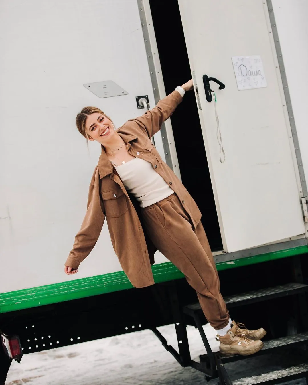 Дар'я Петрожицька на зйомках Дар'я Петрожицька на зйомках