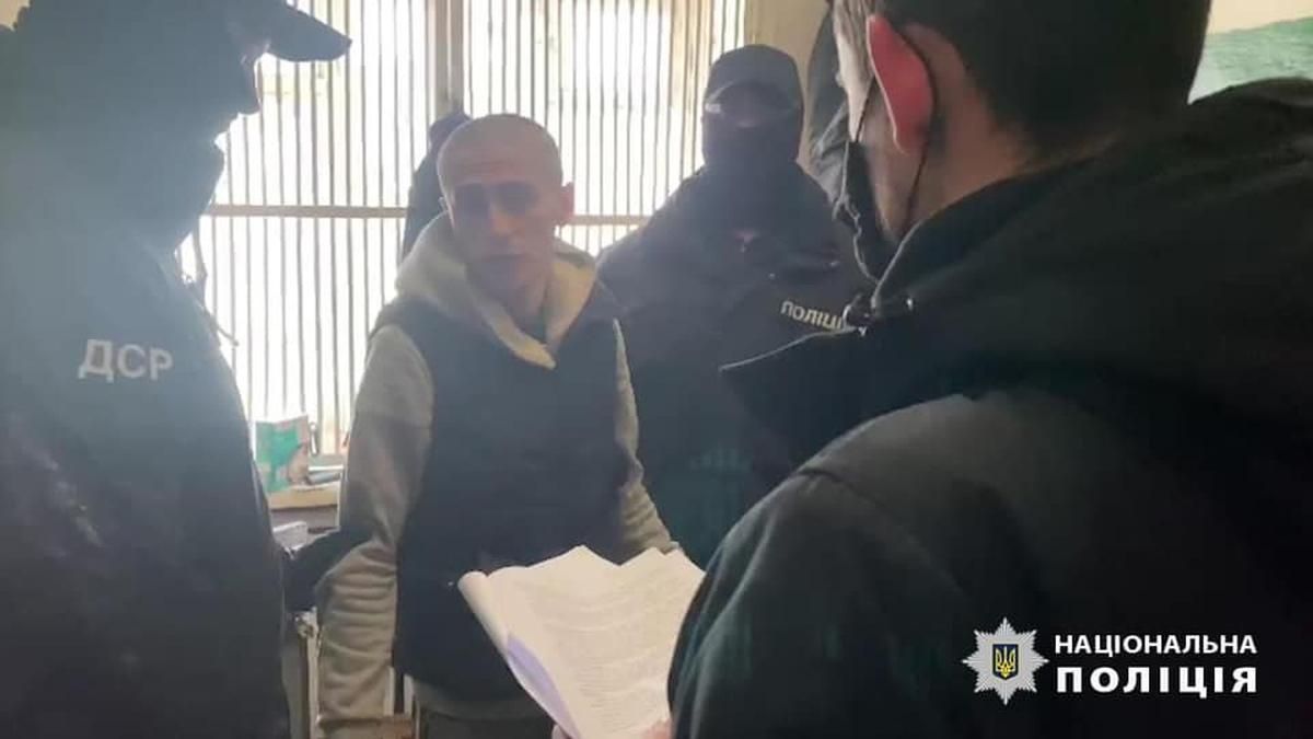 Полицейские впервые в Украине сообщили о подозрении вору в законе Полицейские впервые в Украине сообщили о подозрении вору в законе