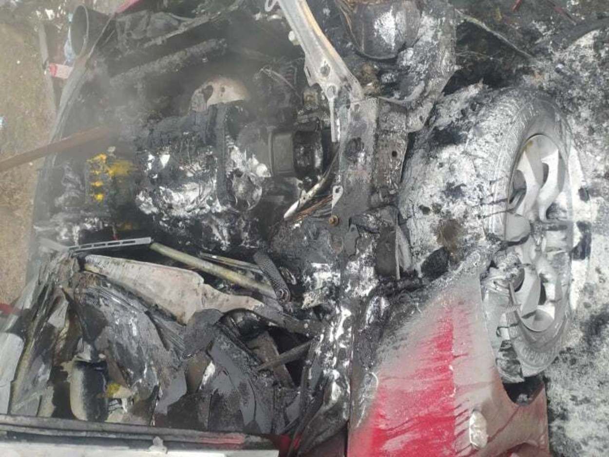 У Львові посеред дороги загорілось Peugeot: фото згарища 