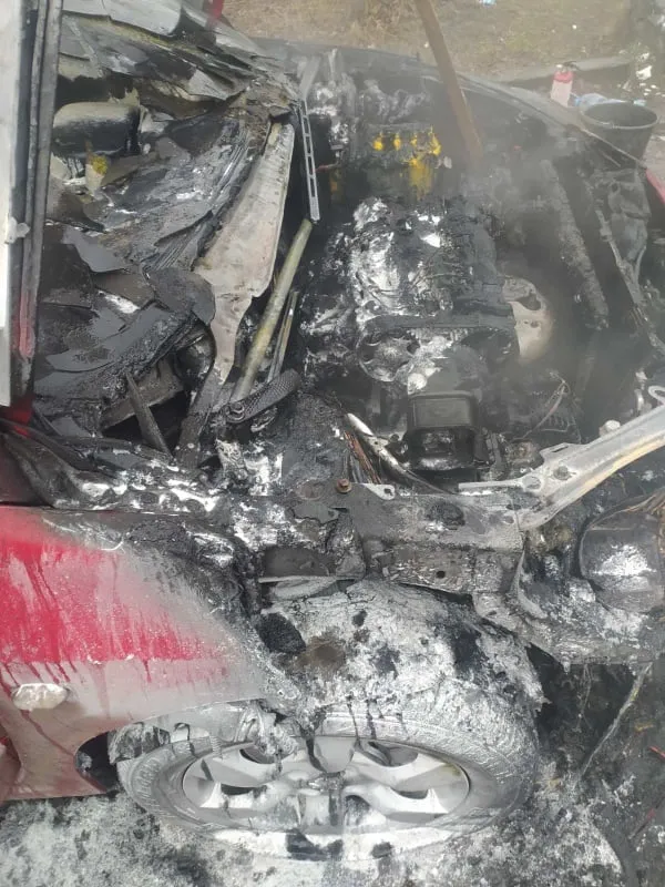 У Львові посеред дороги загорілось Peugeot: фото згарища У Львові посеред дороги загорілось Peugeot: фото згарища