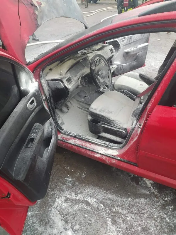 У Львові посеред дороги загорілось Peugeot: фото згарища У Львові посеред дороги загорілось Peugeot: фото згарища
