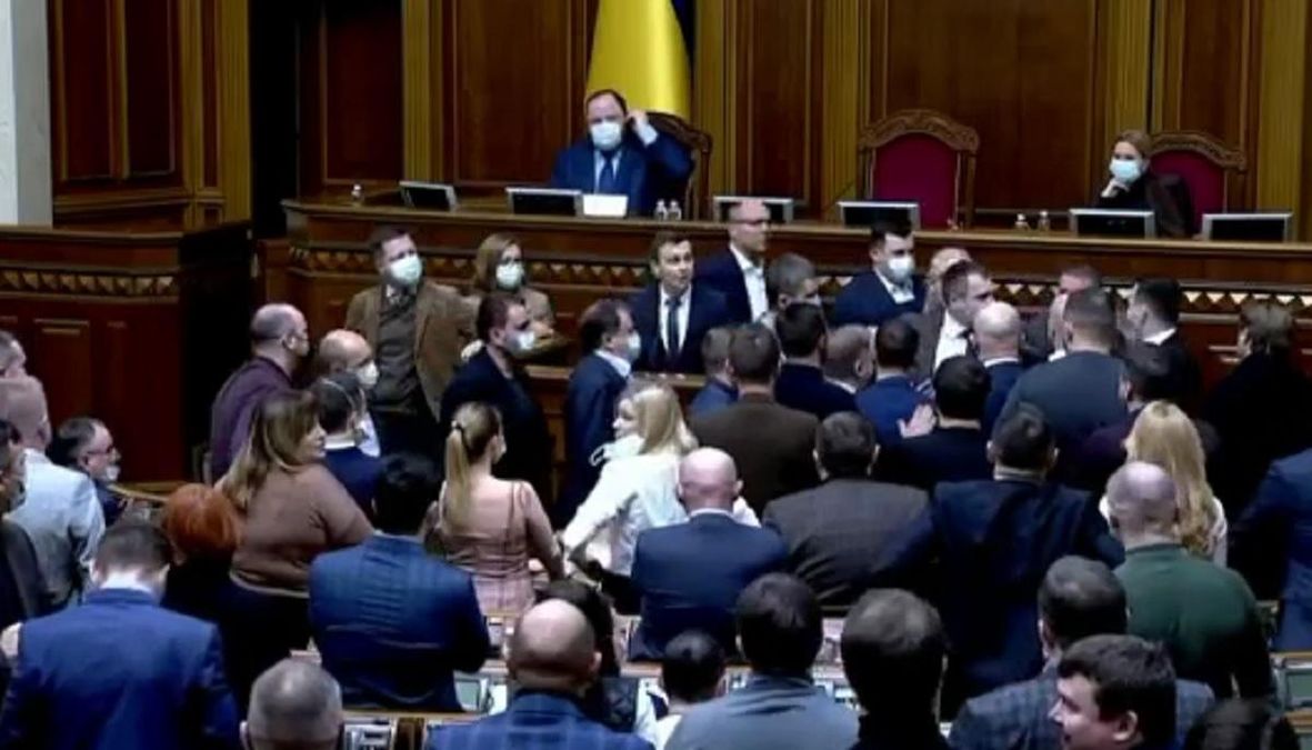 У Раду пропонують не пускати журналістів Медведчука: відео У Раду пропонують не пускати журналістів Медведчука: відео