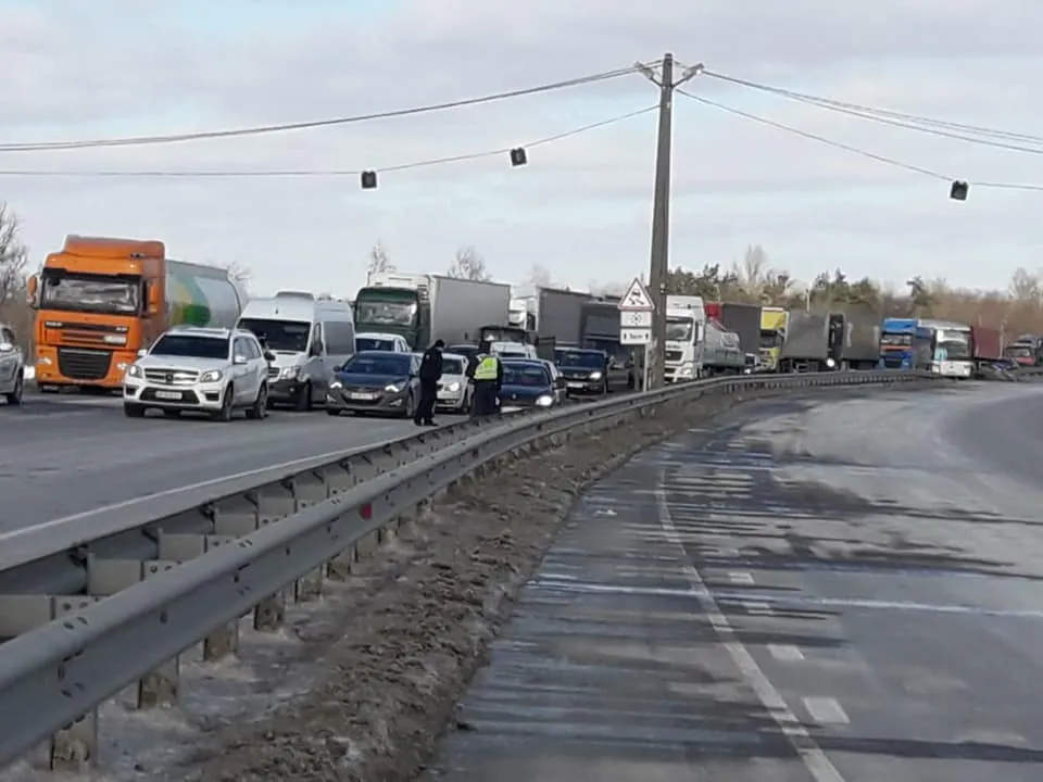 На Полтавщині перекрили трасу Київ – Харків