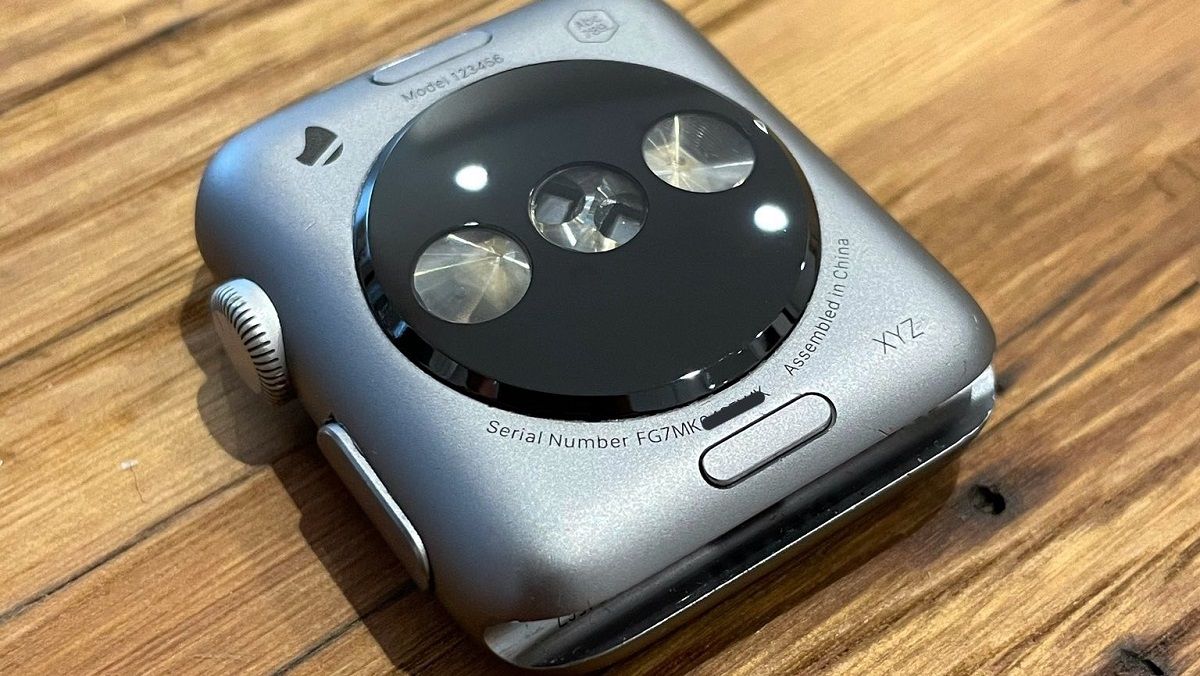 У мережі з'явилися фото ще одного прототипу першої версії Apple Watch У мережі з'явилися фото ще одного прототипу першої версії Apple Watch