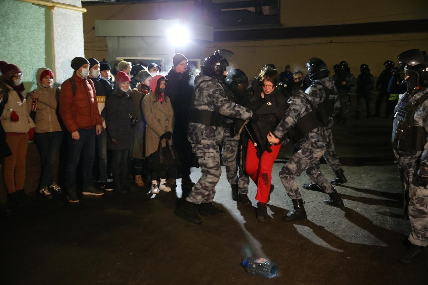 Россия высылает европейских дипломатов за поддержку акций протеста