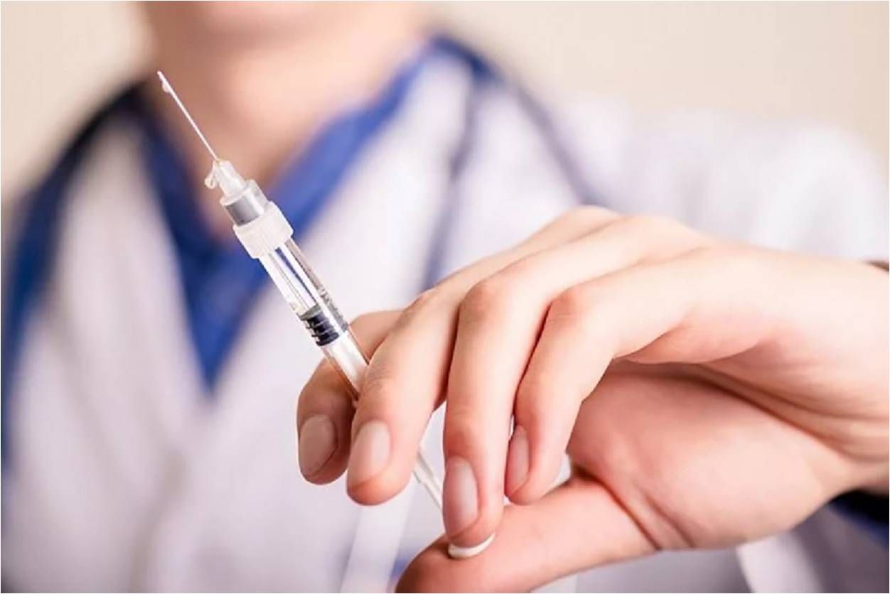 Скількох людей в Україні вакцинують від COVID-19 до кінця лютого