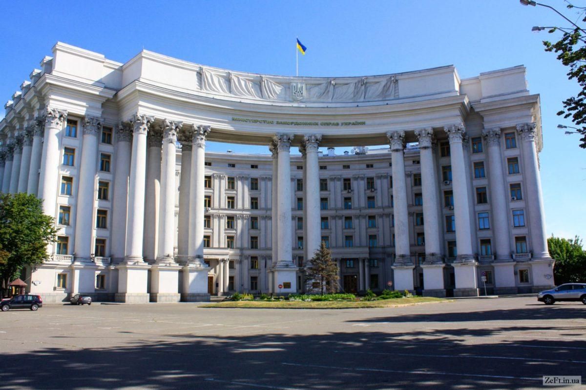 У  МЗС України відреагували на вигнання дипломатів з Росії: