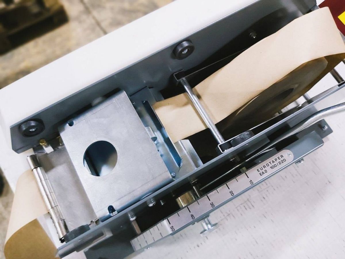 В Украине изготовили первую партию экологического скотча: фото В Украине изготовили первую партию экологического скотча: фото