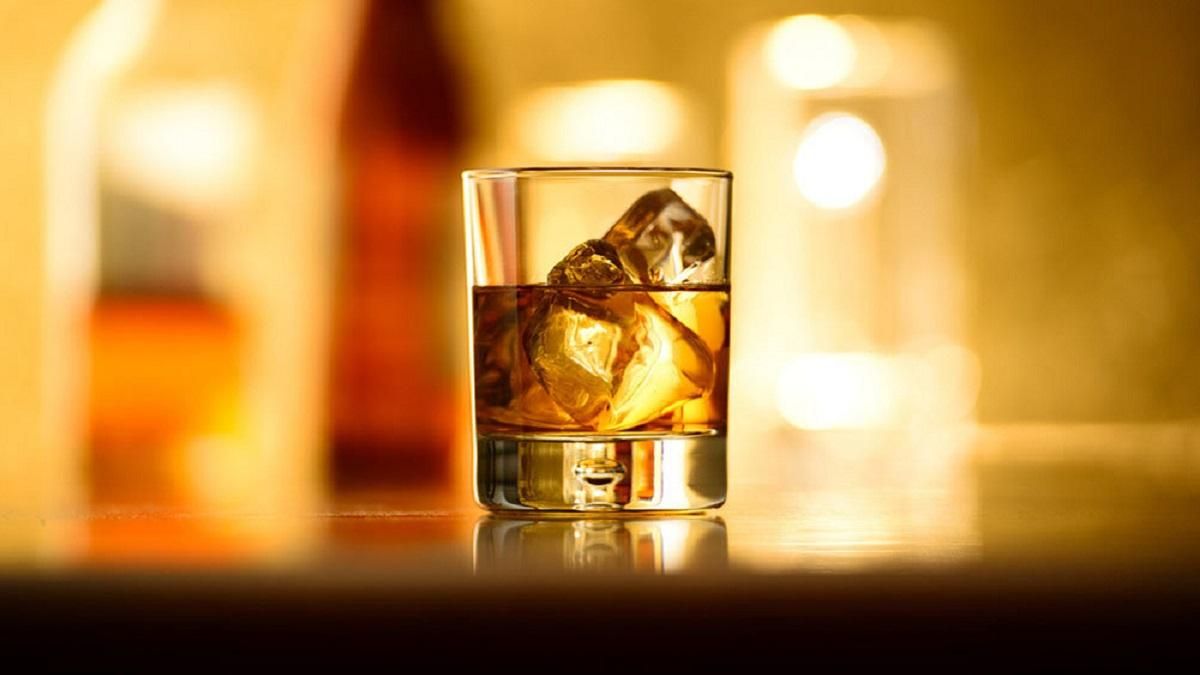 В Харькове спасали бабушку, которая оказалась пьяной: курьезное видео В Харькове спасали бабушку, которая оказалась пьяной: курьезное видео