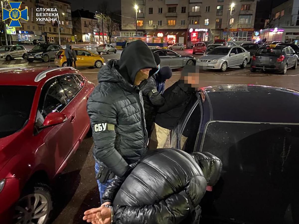 Терроризировали жителей: в Житомире СБУ разоблачила банду рэкетиров Терроризировали жителей: в Житомире СБУ разоблачила банду рэкетиров