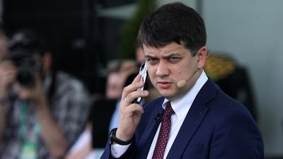 Позицію страуса не можна займати, – Разумков про заблоковані NewsOne, ZIK і "112 Україна"