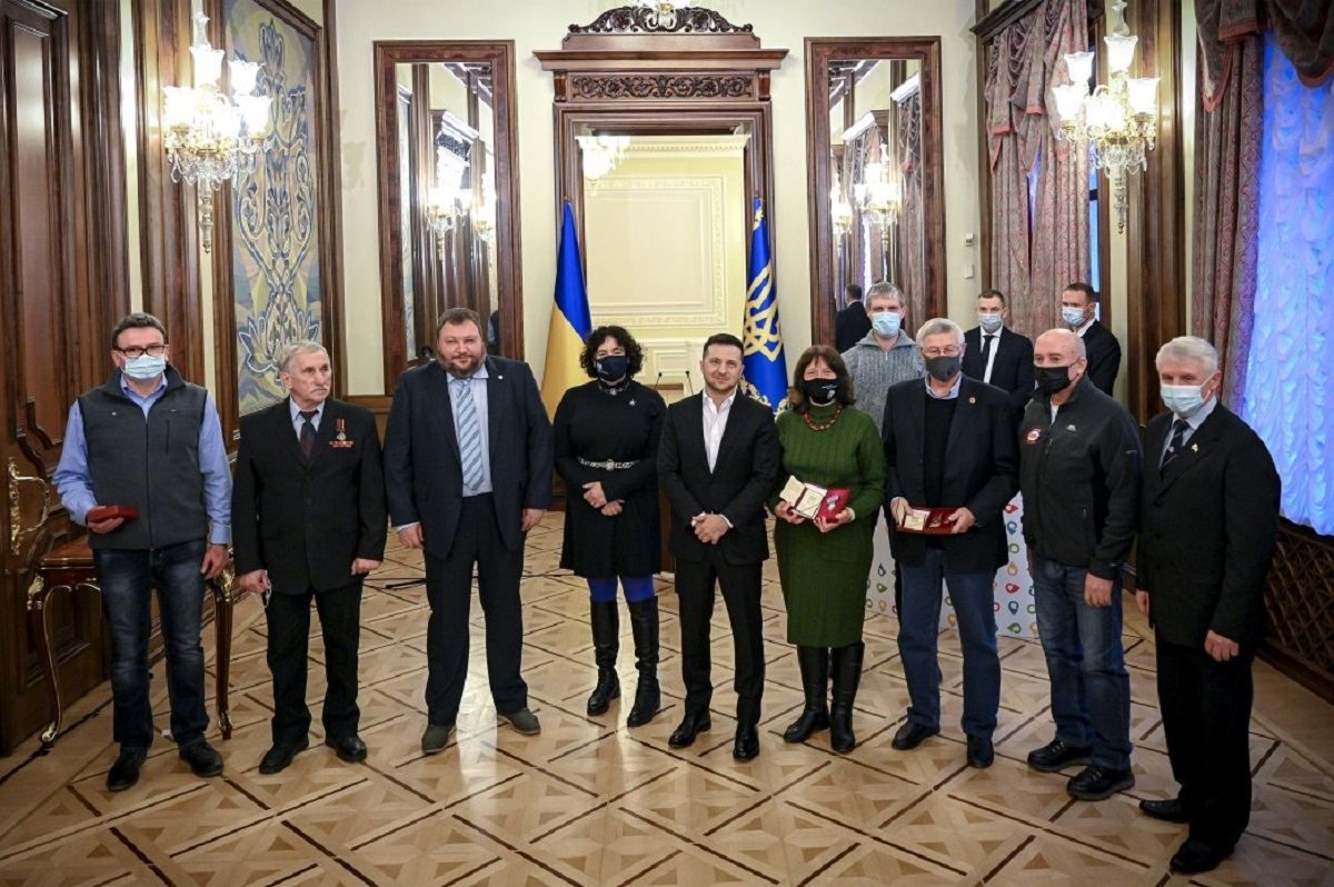 Зеленський нагородив полярників станції Академік Вернадський:фото Зеленський нагородив полярників станції Академік Вернадський:фото