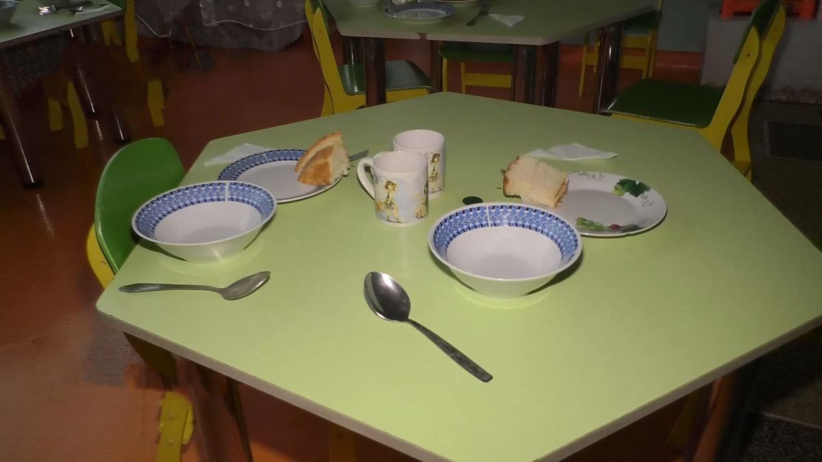 У дитсадках нестача продуктів: на Луганщині люди опинилися без зарплат У дитсадках нестача продуктів: на Луганщині люди опинилися без зарплат