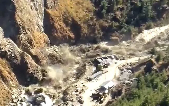 В Індії зійшов льодовик В Індії зійшов льодовик