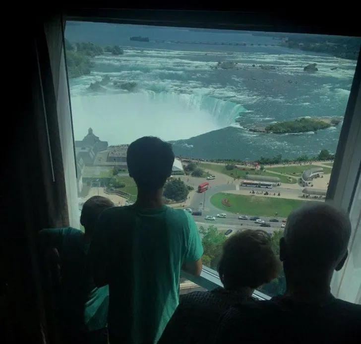 Готель на Ніагарському водоспаді Готель на Ніагарському водоспаді