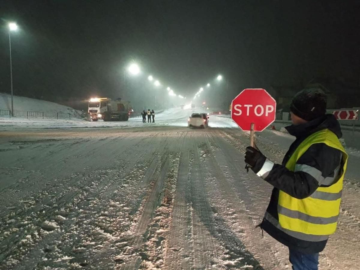 На Львівщині через негоду обмежили рух вантажівок: перелік доріг На Львівщині через негоду обмежили рух вантажівок: перелік доріг