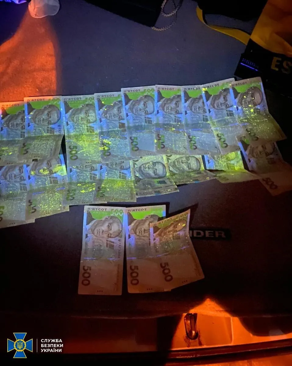 СБУ викрила дві злочинні схеми, які організували посадовці митниці в Одесі. СБУ викрила дві злочинні схеми, які організували посадовці митниці в Одесі.