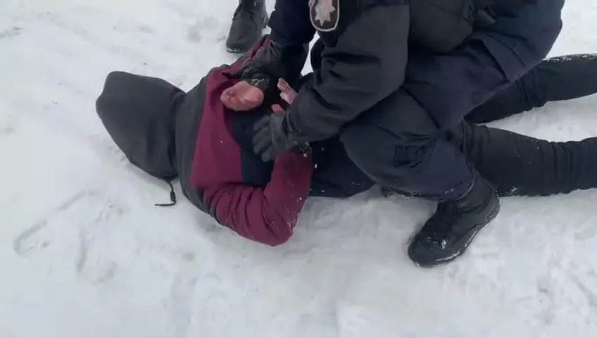 Ледь не застрелив з рушниці 2 людей: зловмиснику загрожує довічне ув'язнення – фото Ледь не застрелив з рушниці 2 людей: зловмиснику загрожує довічне ув'язнення – фото