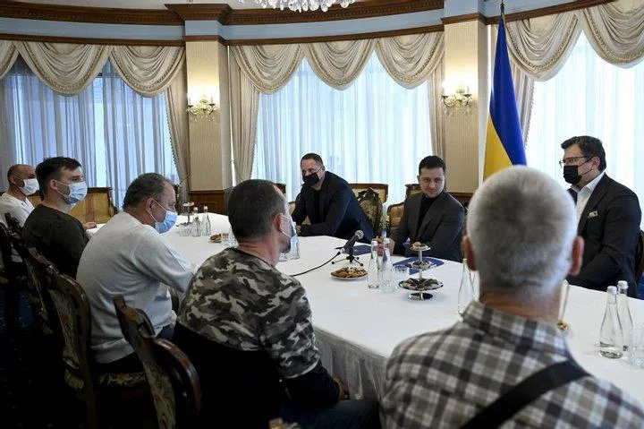 Зеленський зустрівся з моряками Зеленський зустрівся з моряками