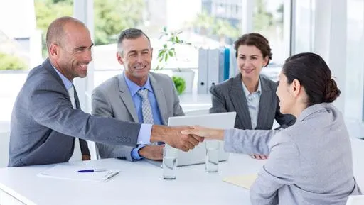 Оцінювати людей Оцінювати людей