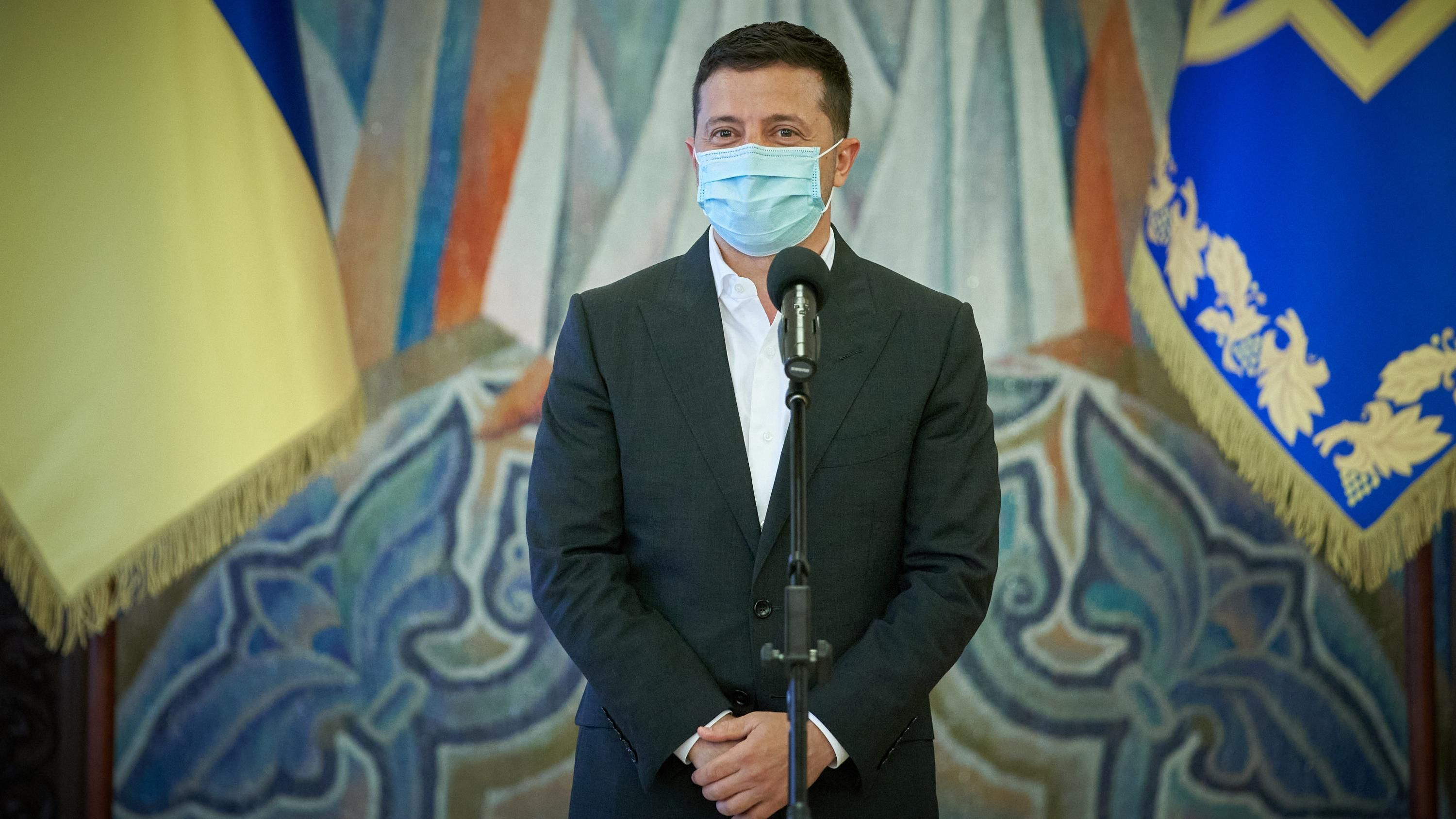 Немов водій напідпитку їде дорогою: Зеленський розкритикував людей без масок Немов водій напідпитку їде дорогою: Зеленський розкритикував людей без масок