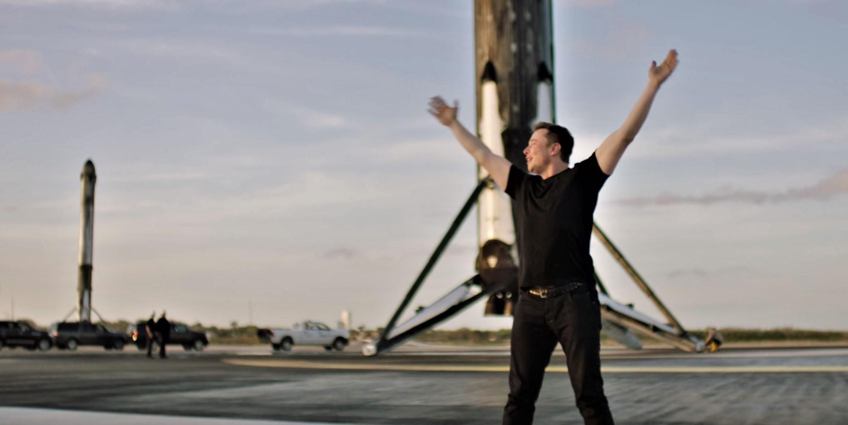 Маск напише книгу про SpaceX та Tesla
