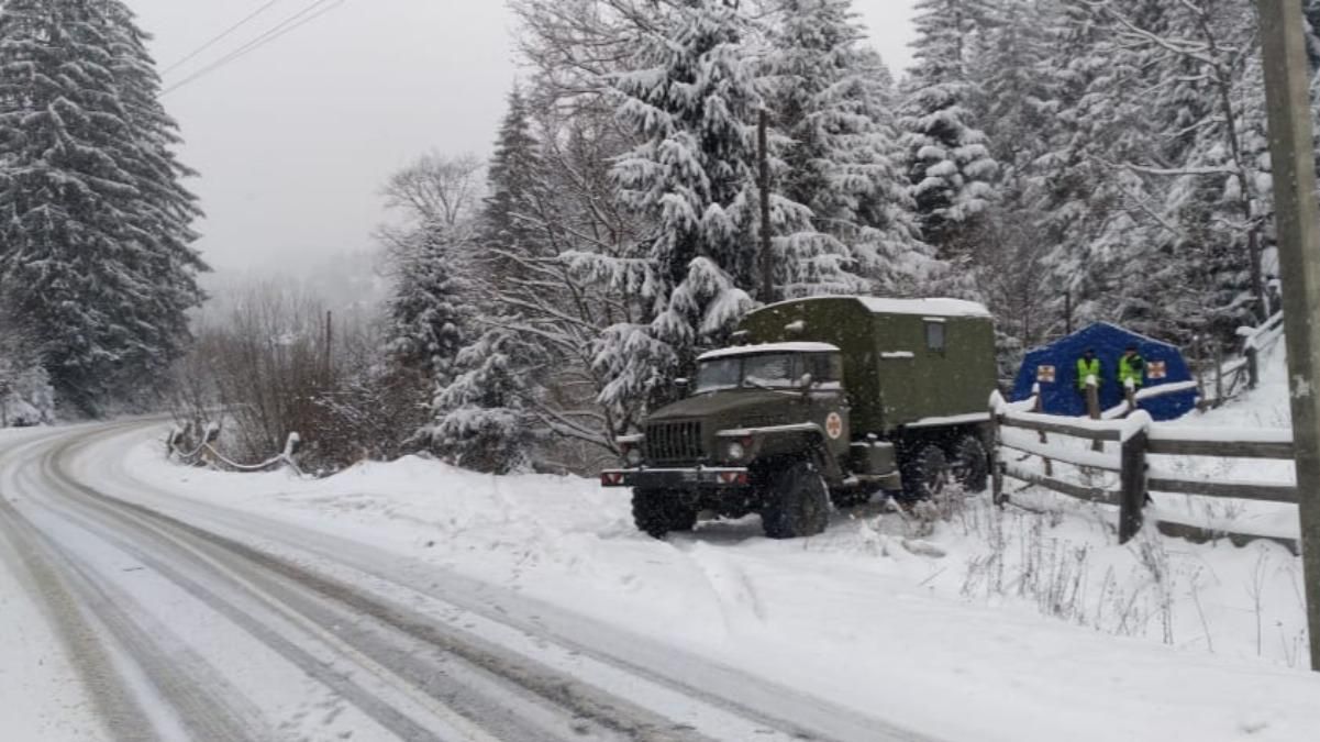 Из-за непогоды 270 населенных пунктов - без электричества: где именно - фото Из-за непогоды 270 населенных пунктов - без электричества: где именно - фото