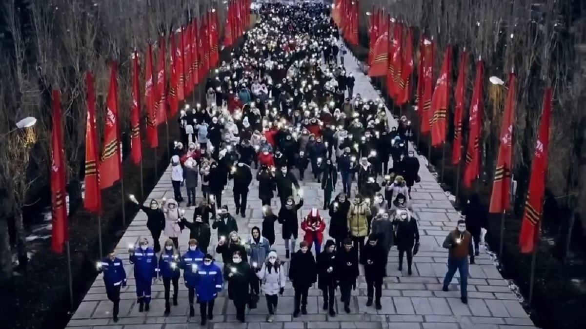 В России людей заманили на съемки клипа в поддержку Путина В России людей заманили на съемки клипа в поддержку Путина