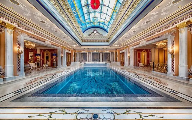 Помпезність у кожному кутку  / Фото Sotheby Помпезність у кожному кутку  / Фото Sotheby