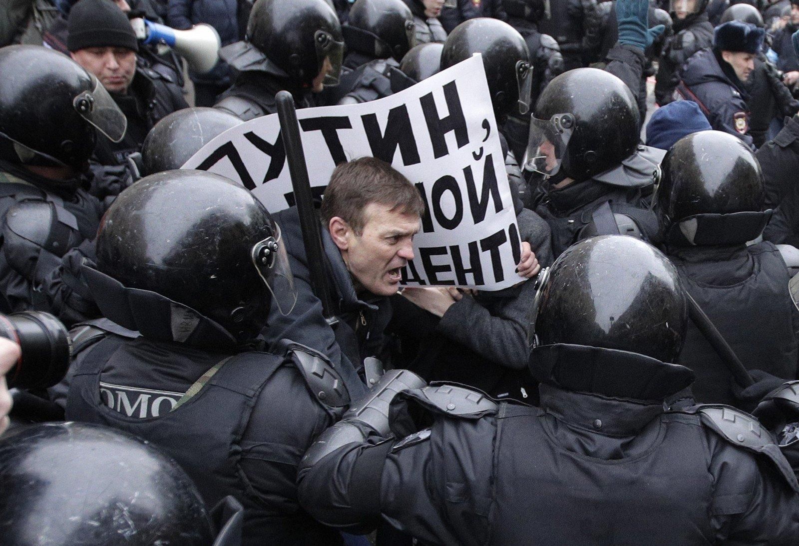 Закінчення мітингів: як зливали російський протест за Навального