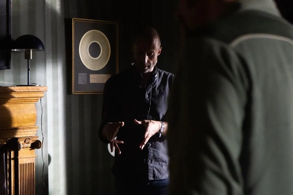 Гебріел Рендж на знімальному майданчику Гебріел Рендж на знімальному майданчику