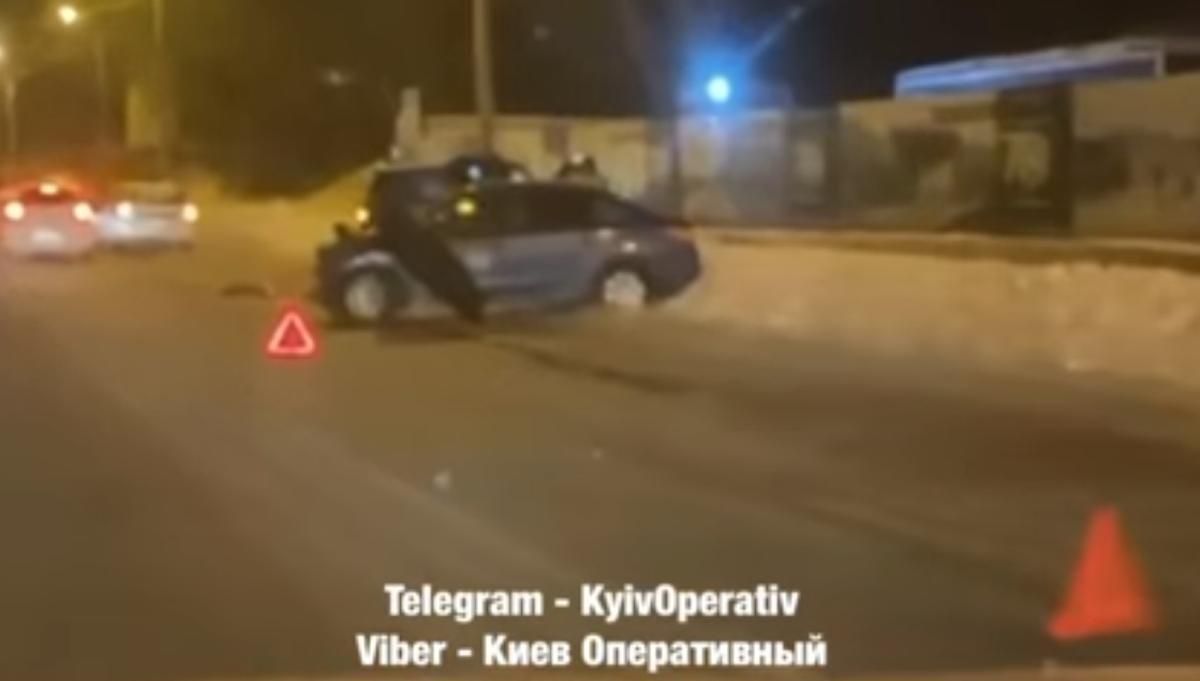 В Киеве в жесткую ДТП попали 4 авто В Киеве в жесткую ДТП попали 4 авто
