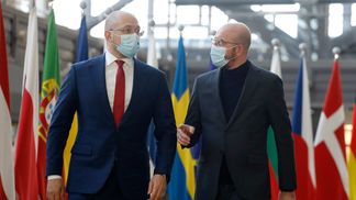 Шмыгаль в Брюсселе встретил "брата-близнеца": соцсети взорвались шутками