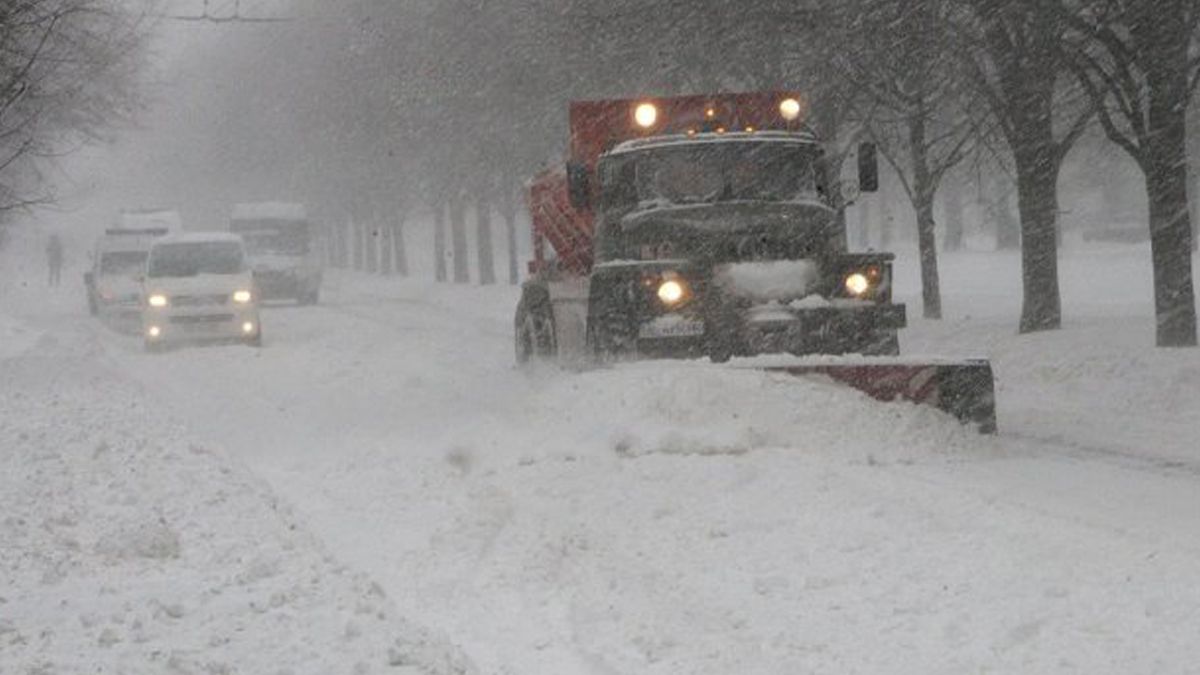 В Киеве ввели оперативное положение: транспорт движется не по графику В Киеве ввели оперативное положение: транспорт движется не по графику