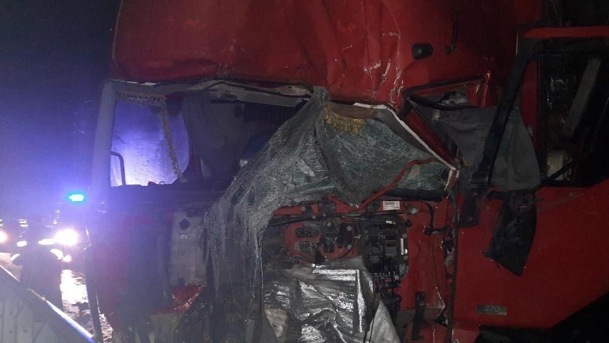 На Полтавщині зіткнулись 2 вантажівки: обидва водії загинули - Новини