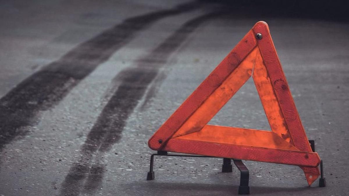 На Киевщине молодые на джипе бежали от полиции и попали в ДТП На Киевщине молодые на джипе бежали от полиции и попали в ДТП